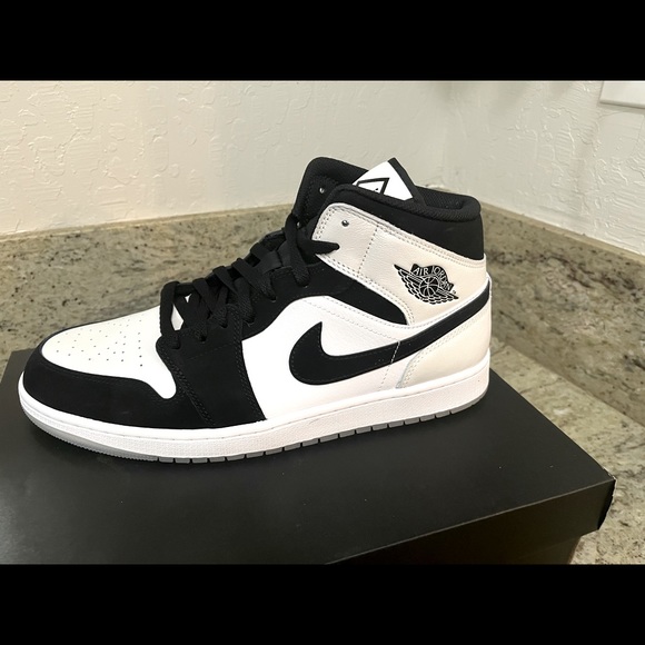 Brand new Air Jordan 1 mid SE “diamond” in box with everything.